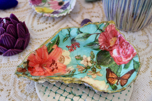 In The Garden - Lilies & Butterfly Oyster Shell