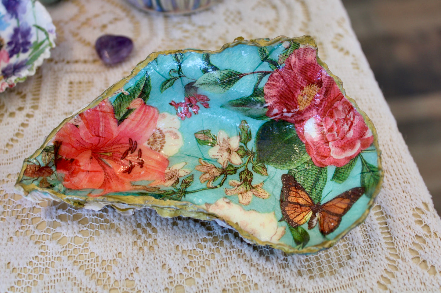 In The Garden - Lilies & Butterfly Oyster Shell